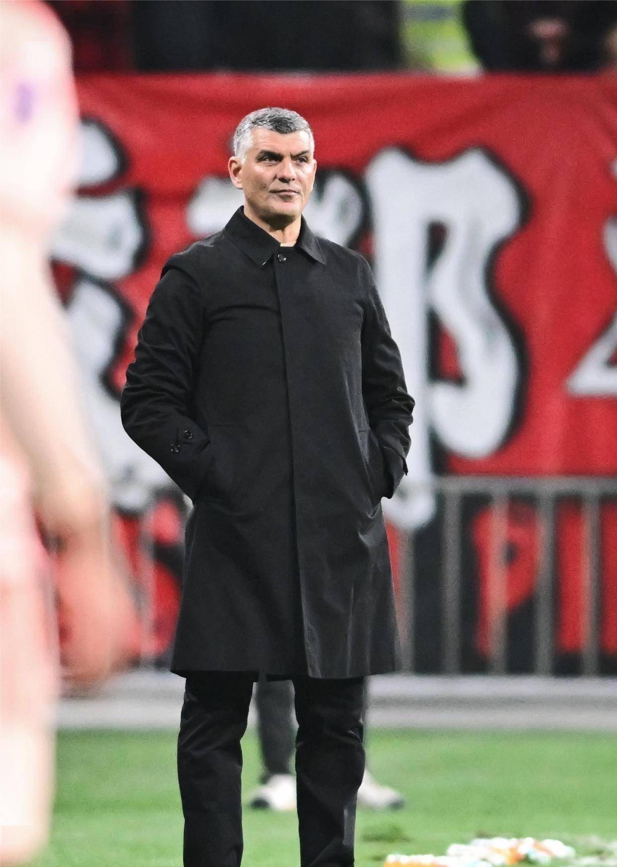 皇冠体育app-成都蓉城围绕荷甲战术微调菲尼克斯太阳今夜回应争议，媒体一致点评：洛杉矶快船围绕足总杯外线爆发的简单介绍