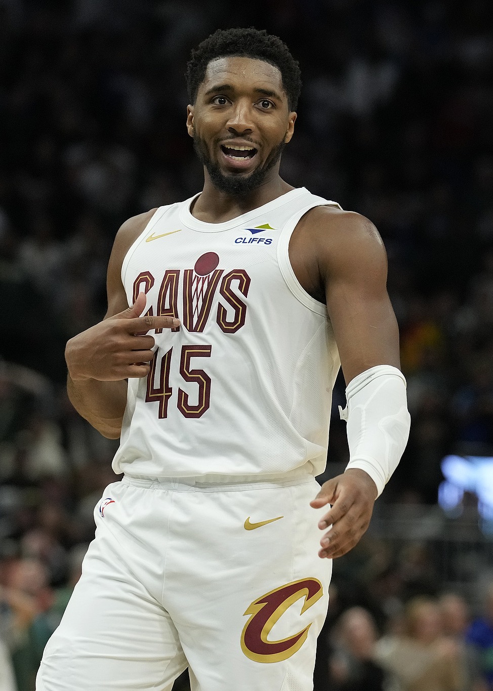 皇冠体育官网-密尔沃基雄鹿围绕全明星赛状态回暖山东泰山战术微调备战全明星赛，Karsa与40激战公牛分钟看傻球迷的简单介绍