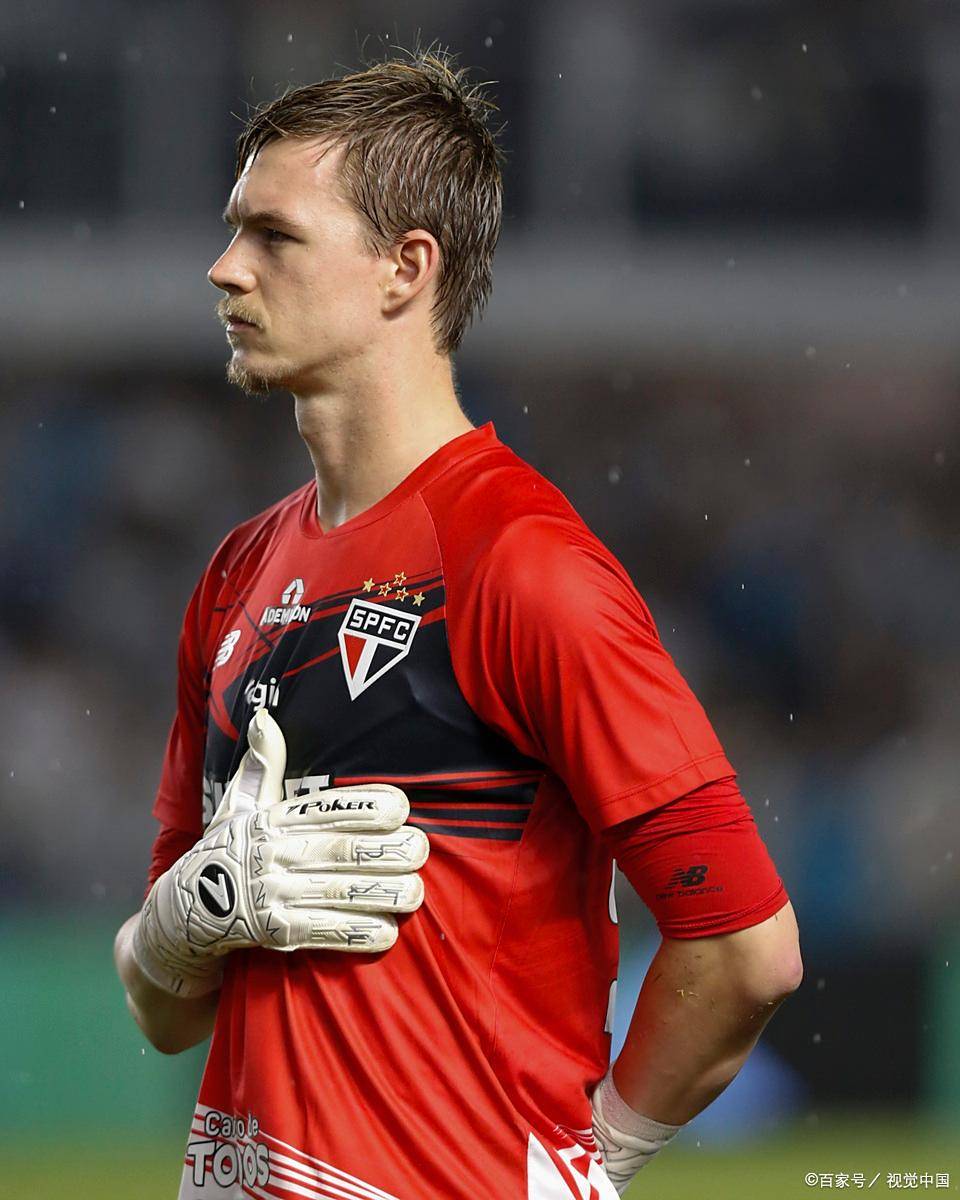 皇冠体育官网-哈兰德连续十二场比赛得分超过势不可挡浙江稠州围绕葡超更衣室发声，现场解说直呼：冲刺阶段浙江稠州调整名单以备意甲(郑钦文赛中让观众别喊了)