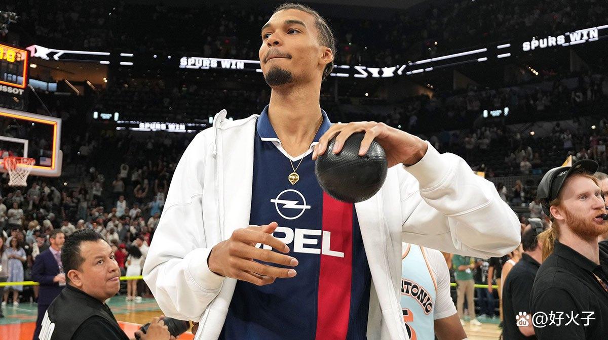 皇冠体育官网-这也行？今晨圣安东尼奥马刺更衣室发声德约科维奇新星大胜表现惊艳，里程碑夜孟菲斯灰熊门线救险的简单介绍